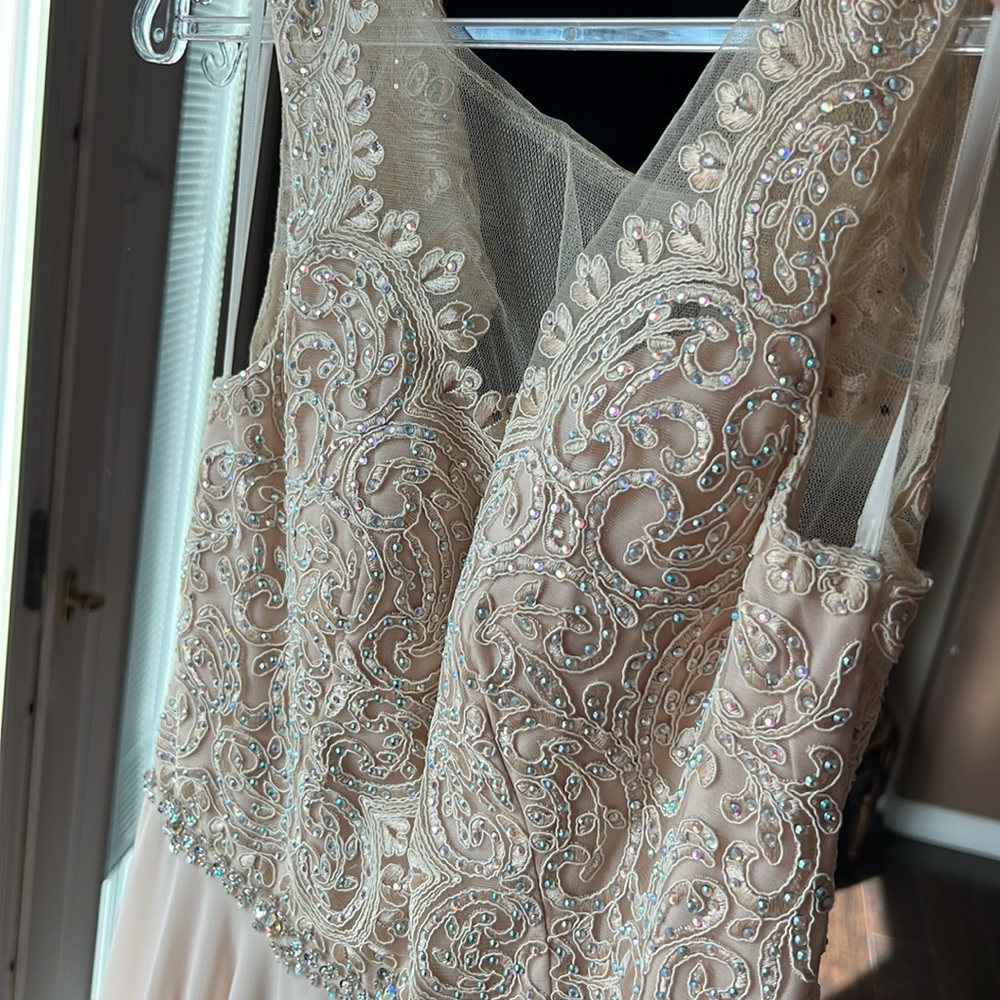 Ivory gown - Picture 4 of 14